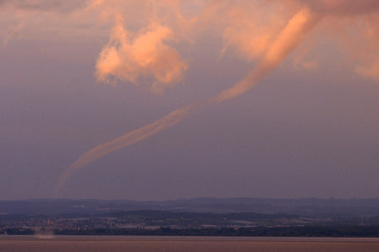 Wetterzeichen: Wasserhosen über Schweizer Seen